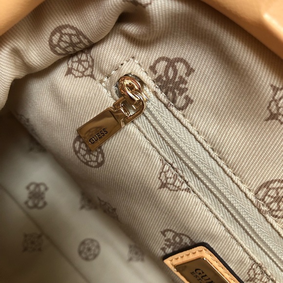 Guess Pale Peach Crossbody Bag NWT - Picture 12 of 15